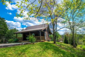 Classic, quaint Tennessee 1 bedroom log cabin with hot tub and a view!